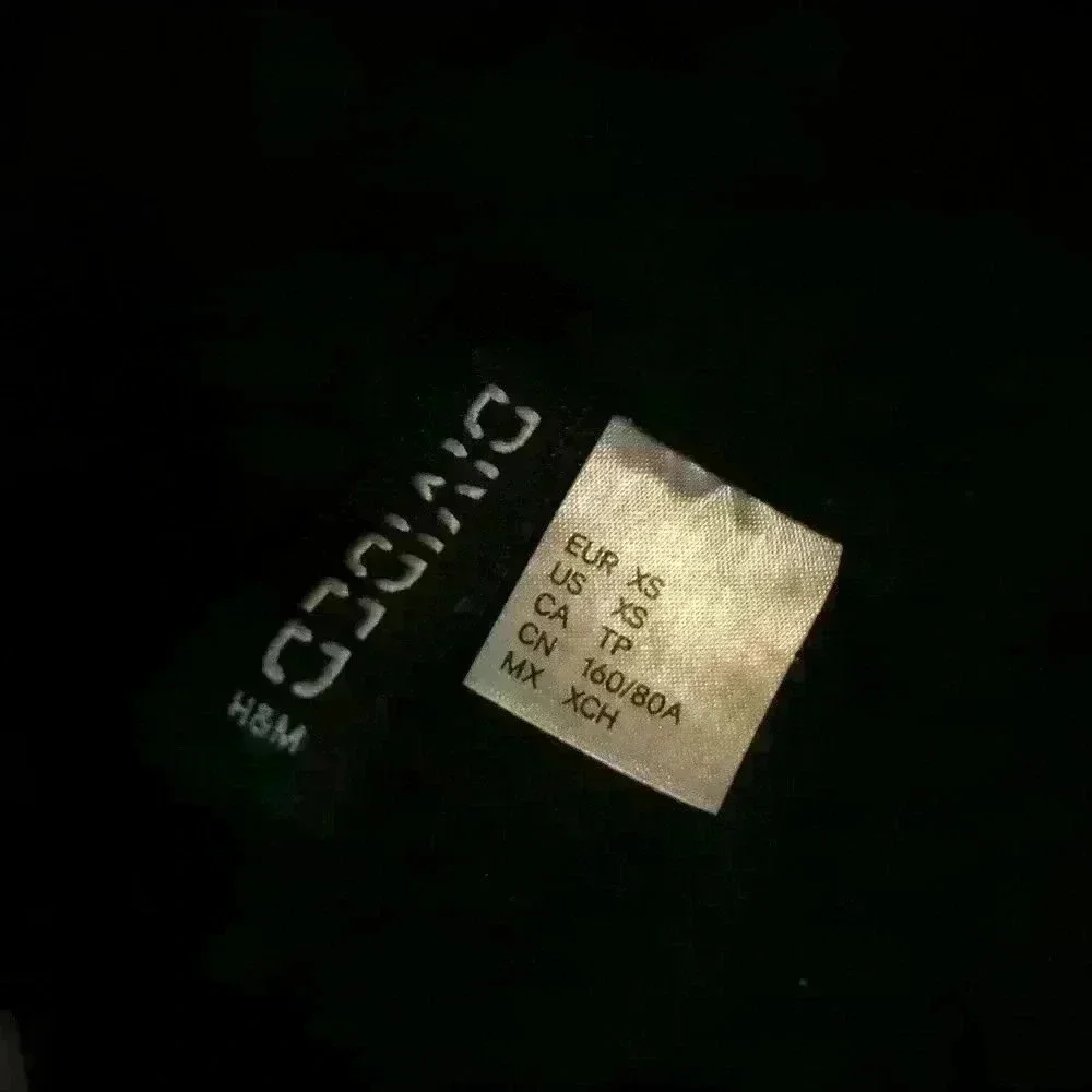🎉 H&M Teen Black Crop top hoodie